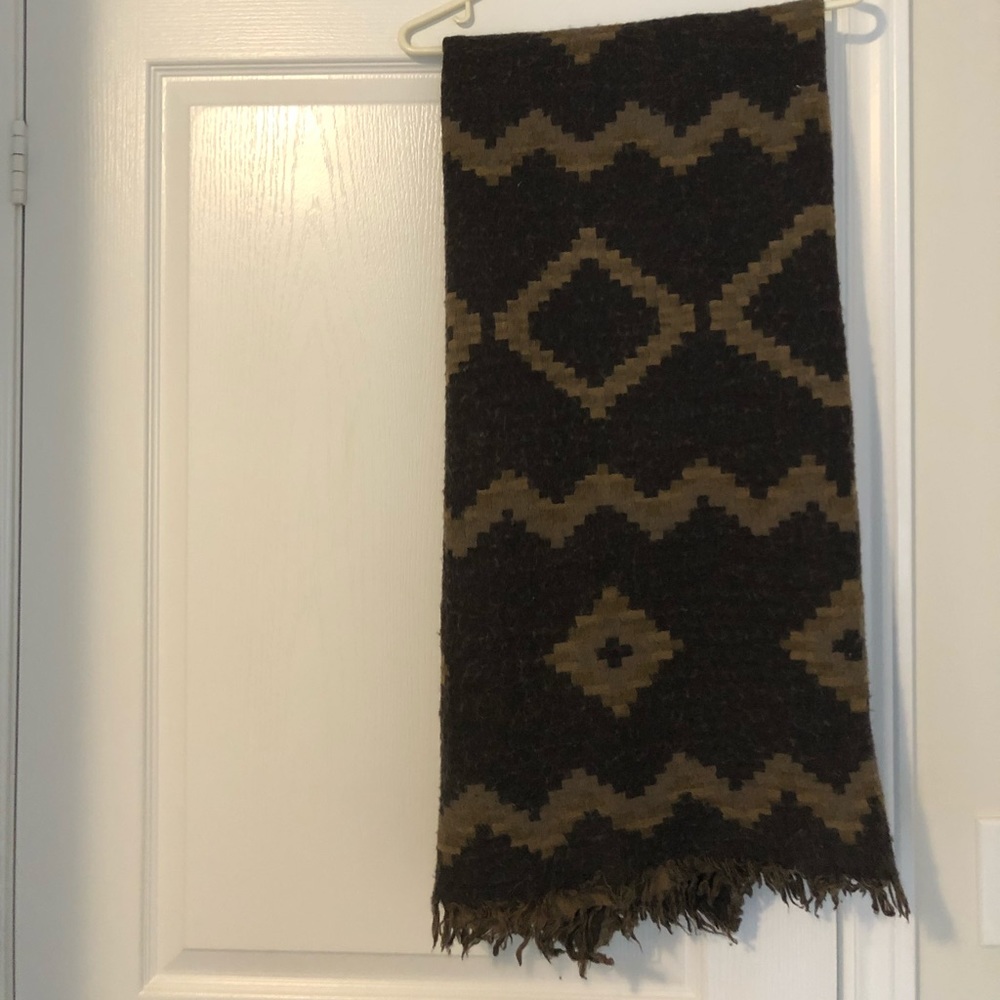 Aritzia Wilfred Diamond Mosaic Blanket Scarf